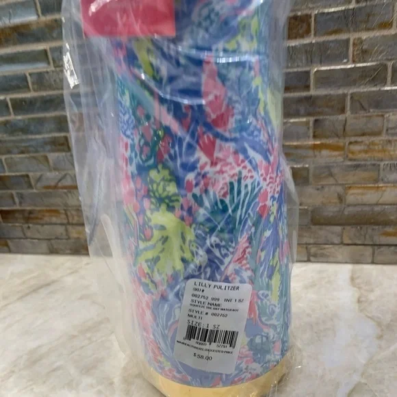Lilly Pulitzer 24 Oz Squeeze The Day Water Bottle - Picture 10 of 11